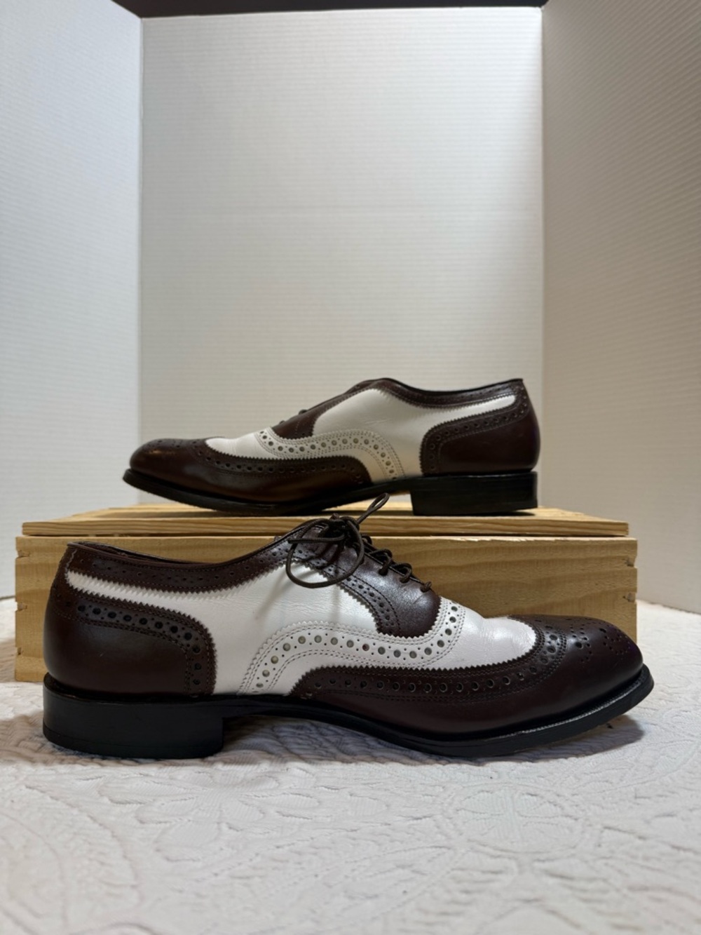 Allen Edmonds Spectator Wingtip Oxford Brown White Leather USA Men’s 10B Narrow